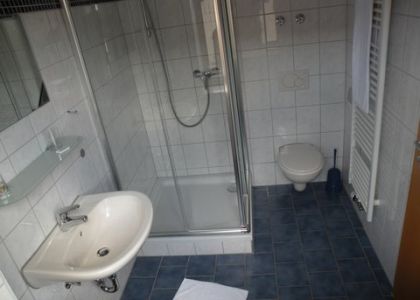 Unsere Zimmer - Bad - Dusche - WC im Gasthaus Strasserwirt