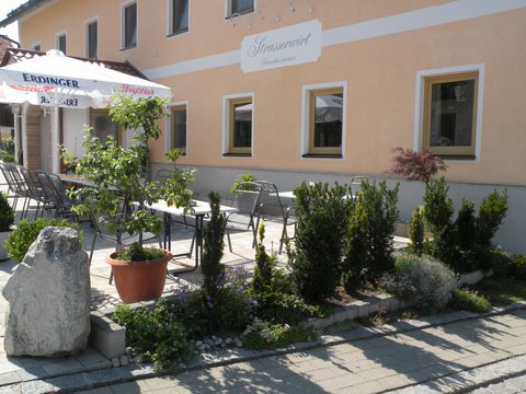 Biergarten in Eitting Hotel und Pension Strasserwirt